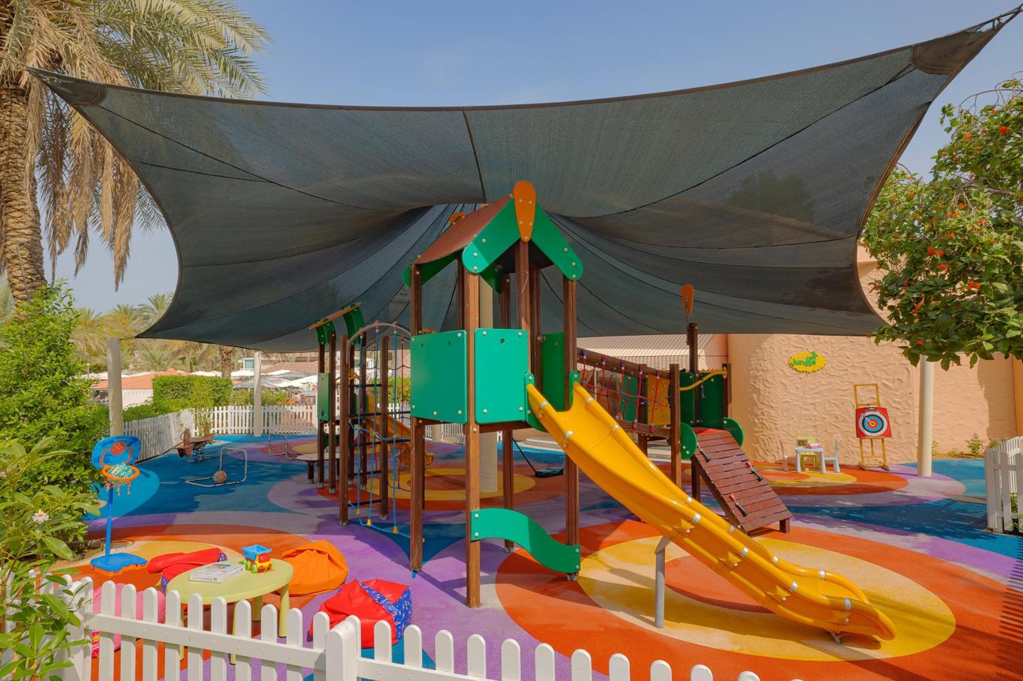 Al Habtoor Grand Resort, Autograph Collection Dubai Luaran gambar Playground at the school