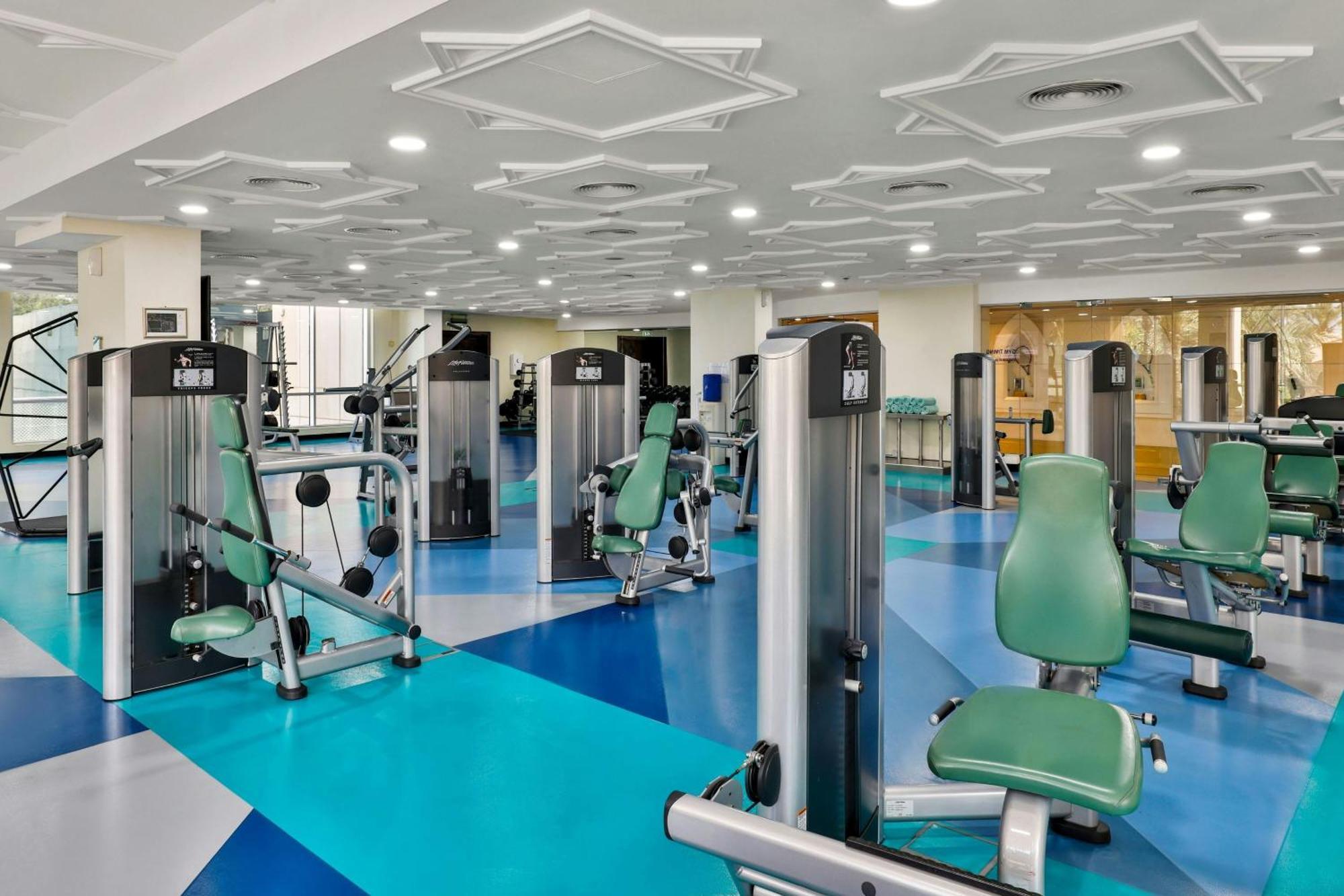 Al Habtoor Grand Resort, Autograph Collection Dubai Luaran gambar The gym at the hotel