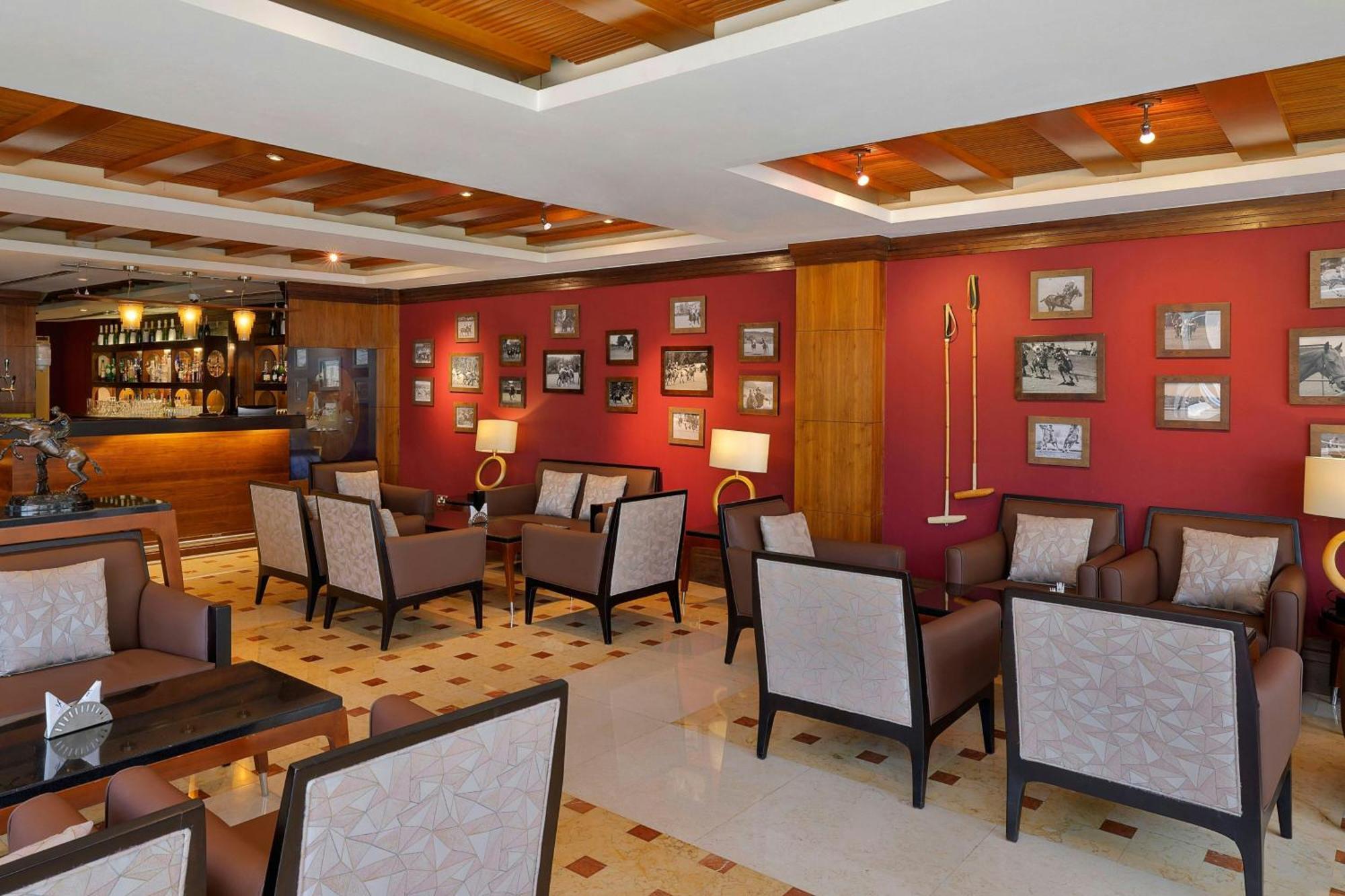 Al Habtoor Grand Resort, Autograph Collection Dubai Luaran gambar The lounge at the airport