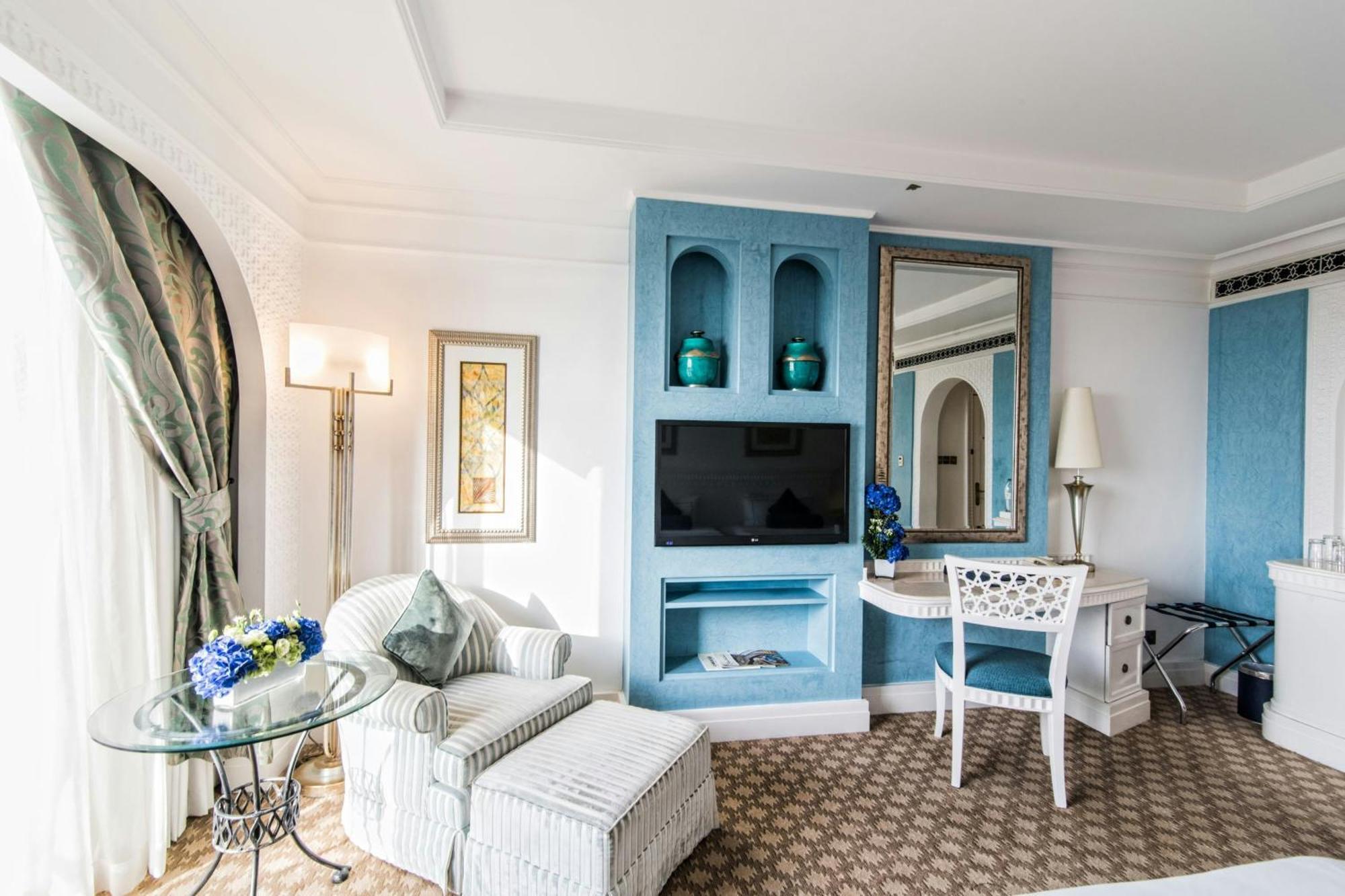 Al Habtoor Grand Resort, Autograph Collection Dubai Luaran gambar A room at the hotel