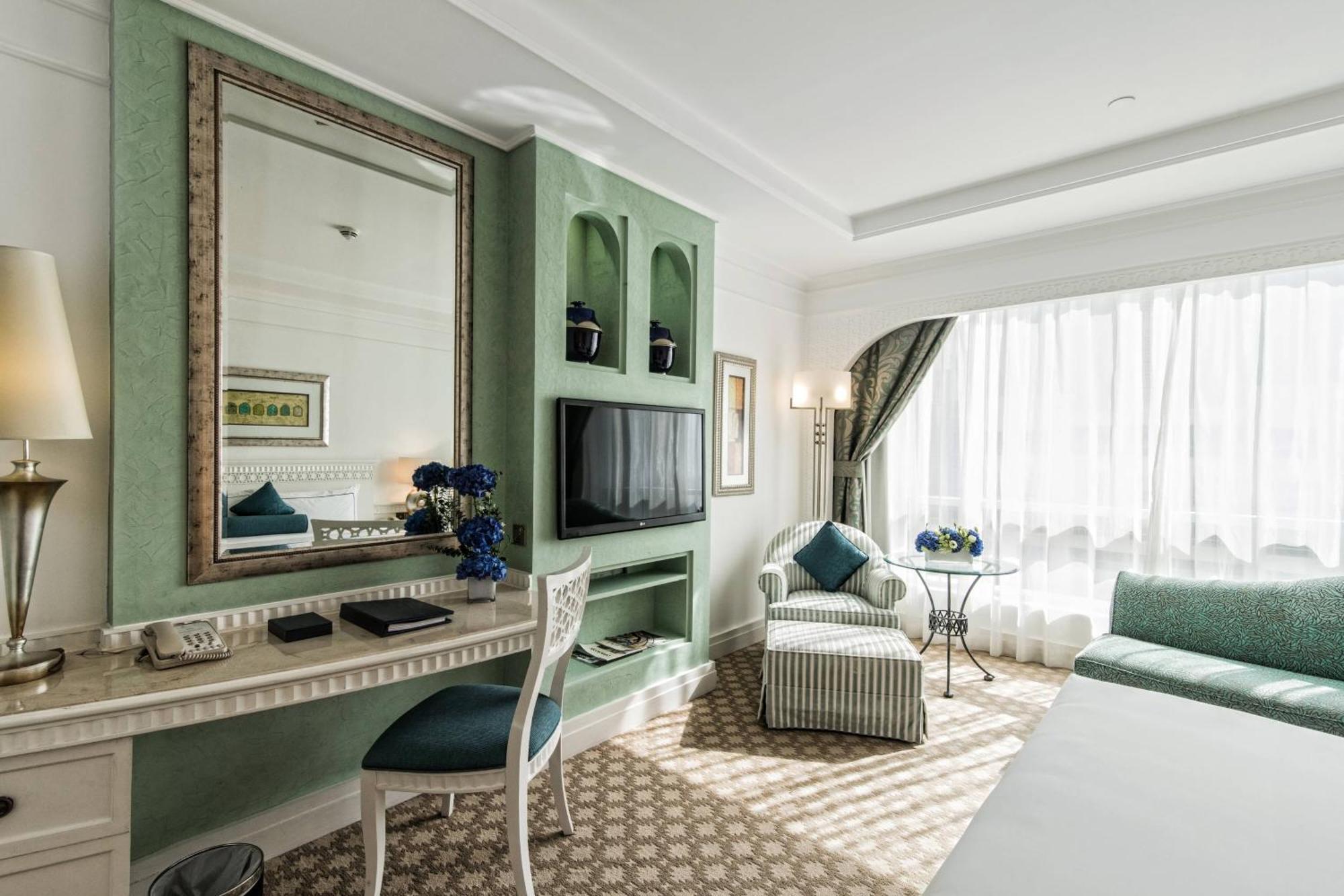Al Habtoor Grand Resort, Autograph Collection Dubai Luaran gambar A suite at the hotel