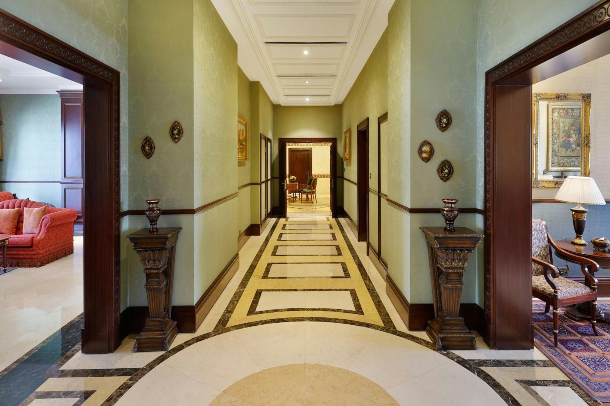 Al Habtoor Grand Resort, Autograph Collection Dubai Luaran gambar A corridor