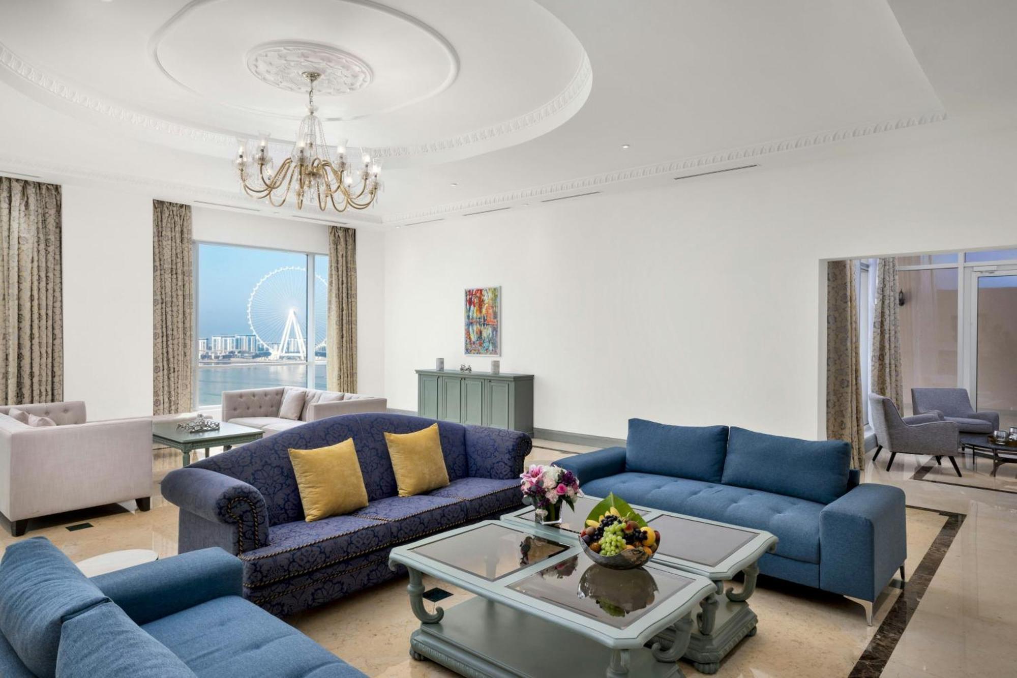 Al Habtoor Grand Resort, Autograph Collection Dubai Luaran gambar A living room in a suite at the Jumeirah Atlantis