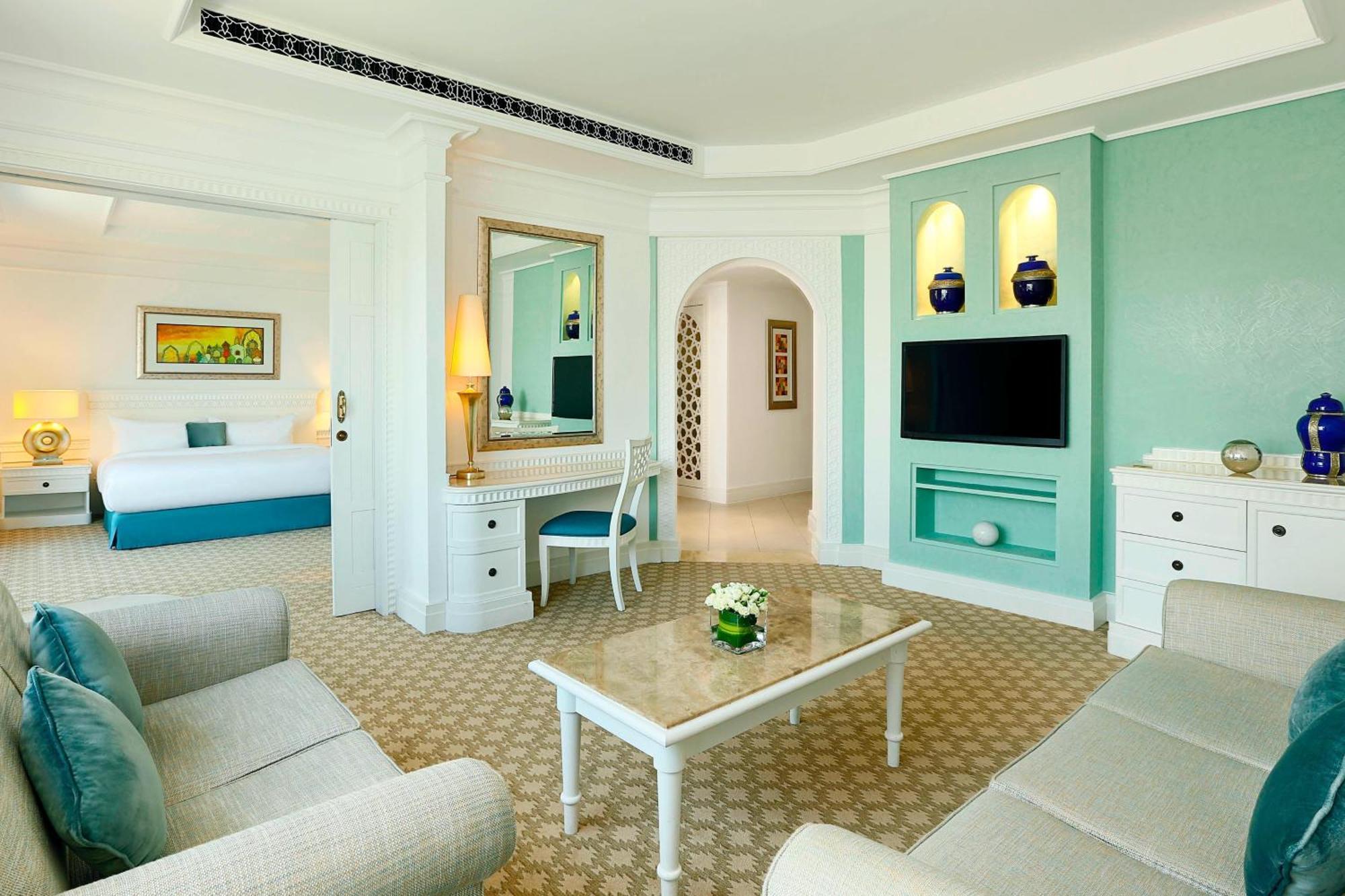 Al Habtoor Grand Resort, Autograph Collection Dubai Luaran gambar A suite at Jumeirah Beach Hotel